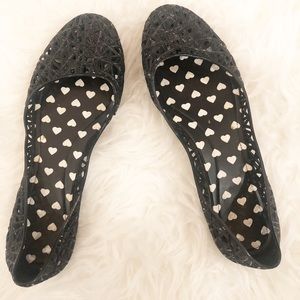 Black Closed Toed Gellies